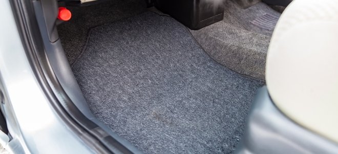 piso de alfombra de coche