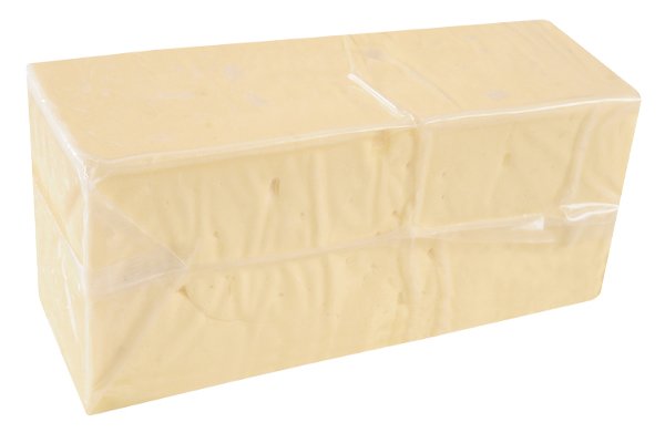 Un bloque de queso blanco envuelto. 