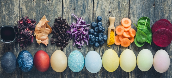 Cómo teñir huevos de Pascua de forma natural