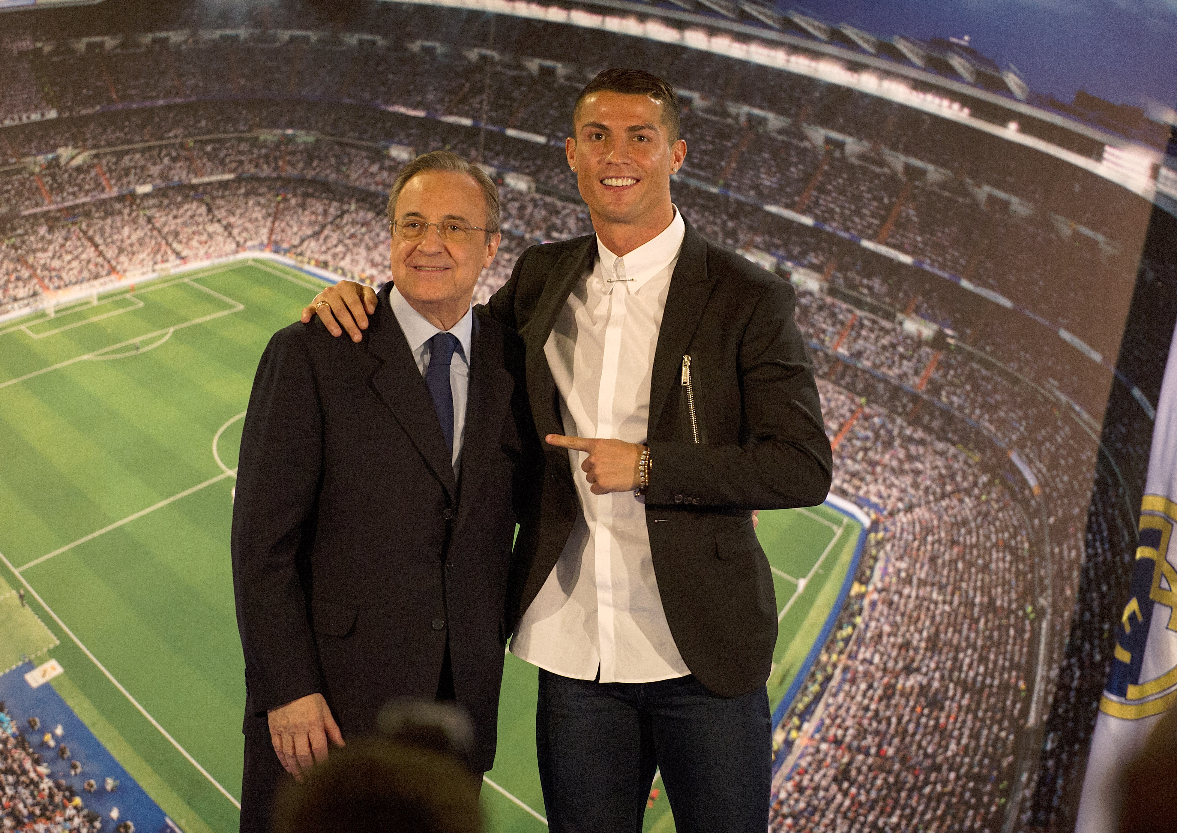 Cristiano Ronaldo junto a Florentino Pérez