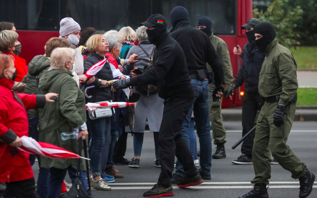 Bielorrusia permite a la policía utilizar armas de combate durante las protestas