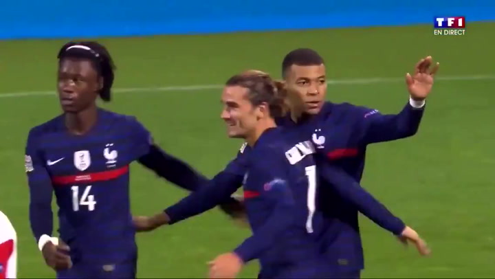 Mbappé, a pase de Digne, marcó el gol de la victoria francesa ante Dinamarca
