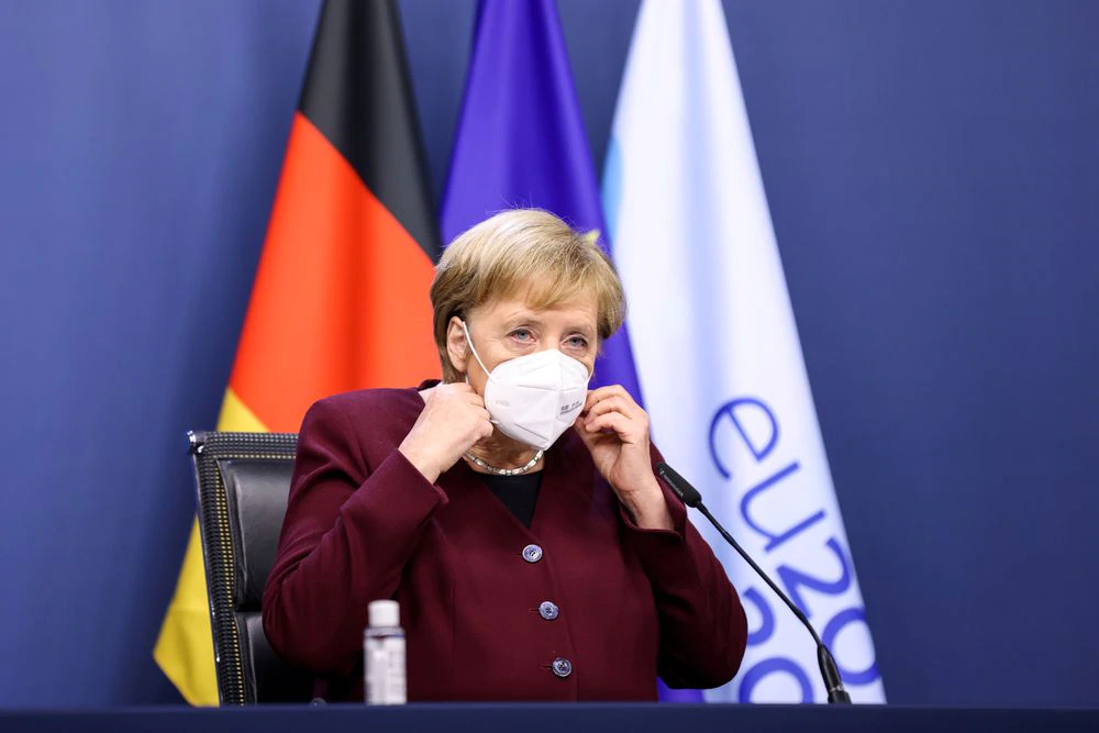 Merkel pide a los alemanes que se queden en su casa siempre que sea posible para frenar los contagios