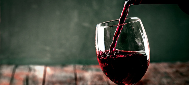 Consejos para quitar las manchas de vino de cualquier tejido