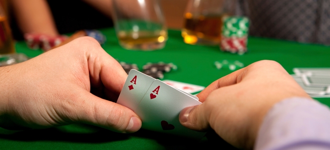 Agregar rieles a su mesa de póquer: una guía