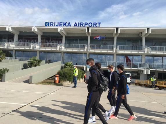 Isak, Oyarzabal, Aritz y Monreal, a su llegada al aeropuerto de Rijeka