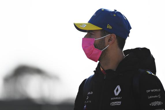 Daniel Ricciardo a su llegada al circuito
