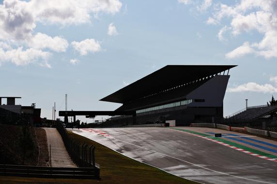 Grada principal del Circuito de Portimao, antes del GP de Portugal de F1 2020