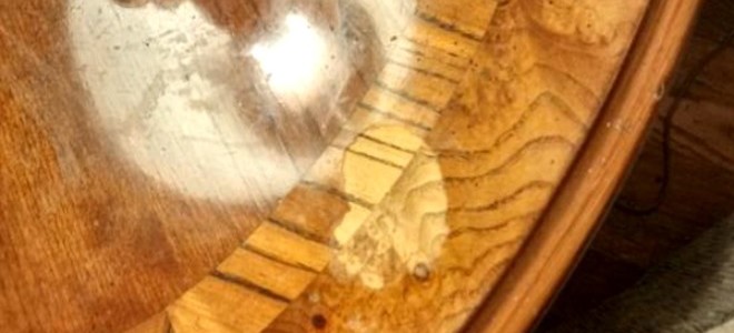Envuelva los tableros de madera con lino para una nueva apariencia