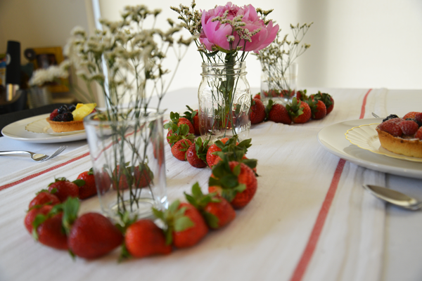 fresas en la mesa para centro de mesa
