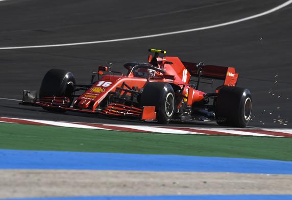 Leclerc, con un Ferrari que puede plantar batalla en el liderato de la zona media