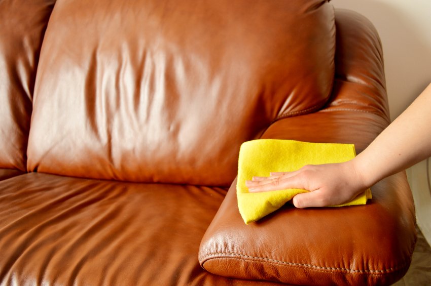 Limpiar un sofá de piel sintética