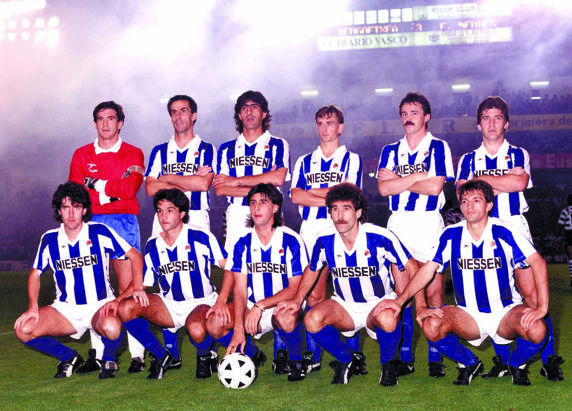 'Once' titular Real frente a Sporting de Portugal. Copa de la UEFA 88/89: Arconada, Górriz, Gajate, Larrañaga, Bengoetxea y Bakero (arriba). Zuñiga, Iturrino, Loren, Zamora y Goikoetxea