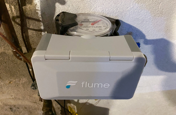 El monitor de agua para el hogar inteligente Flume 2 es un dispositivo doméstico inteligente, inteligente, fácil de usar y esencial
