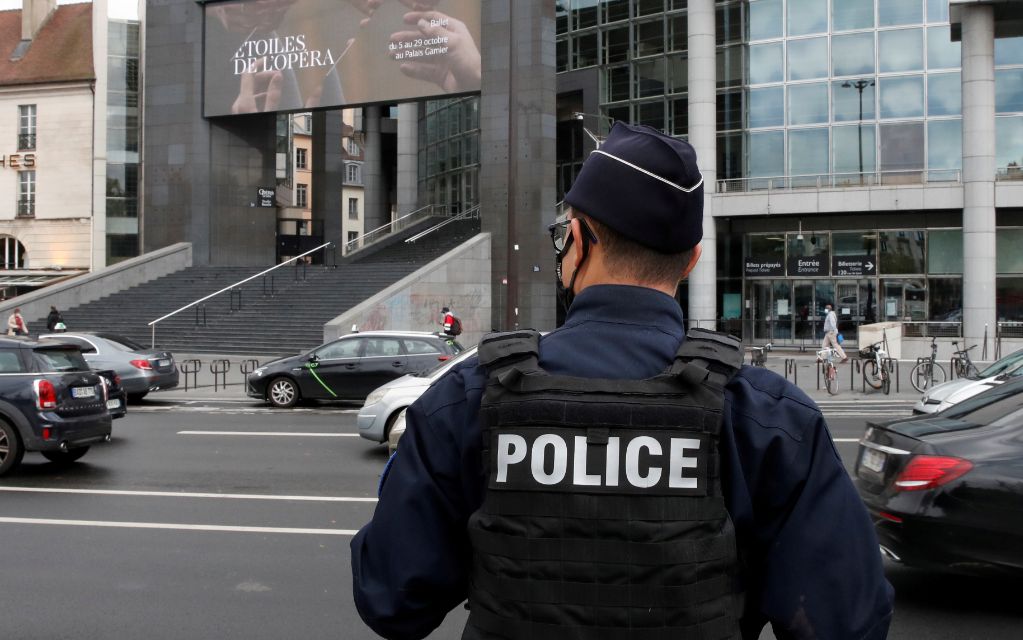 Ascienden a 27 los detenidos en relación con la decapitación de un profesor en Francia