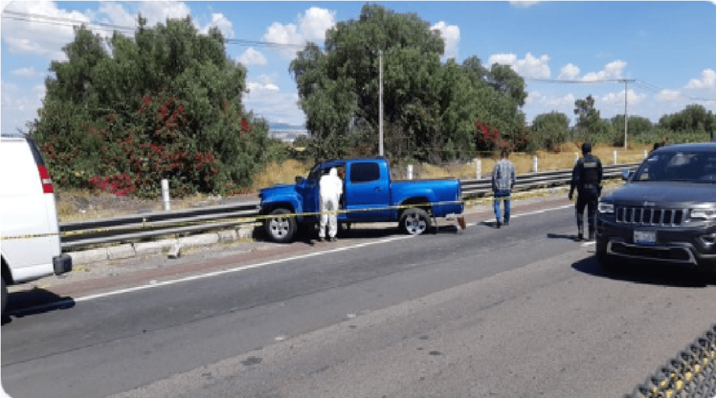 Balacera entre policías y delincuentes, persecución  termina con captura de 3 sujetos, en autopista cuota a Celaya