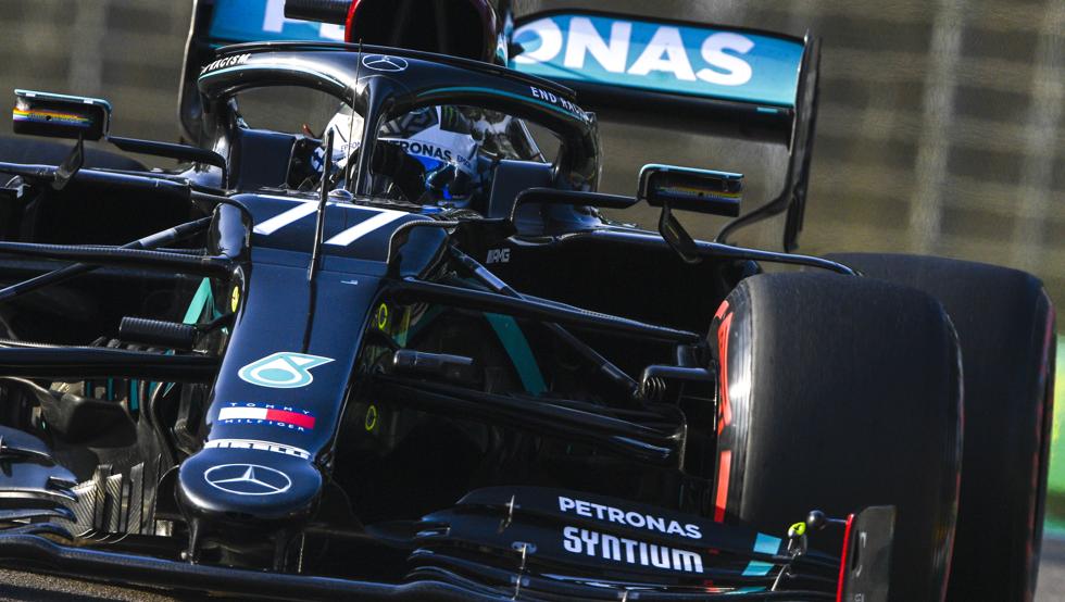 Bottas le vuelve a quitar la pole a Hamilton en Imola; Sainz sufre