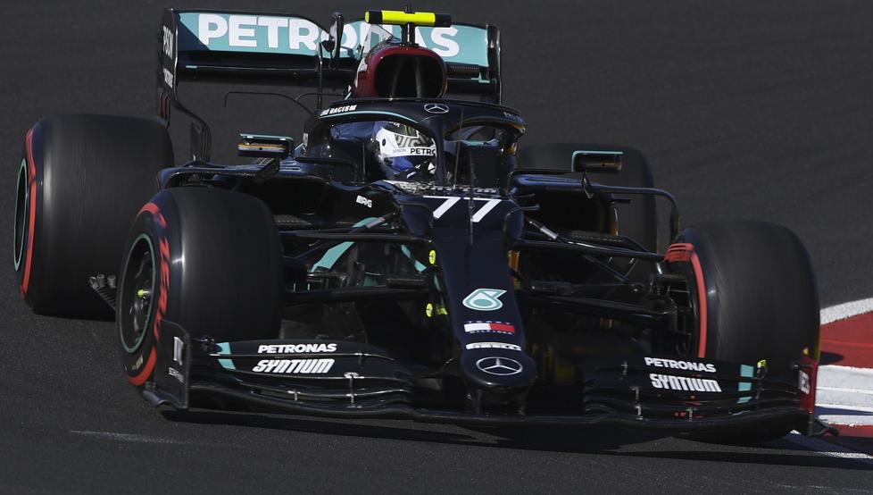 Bottas reta a Hamilton en otra sesión llena de interrogantes