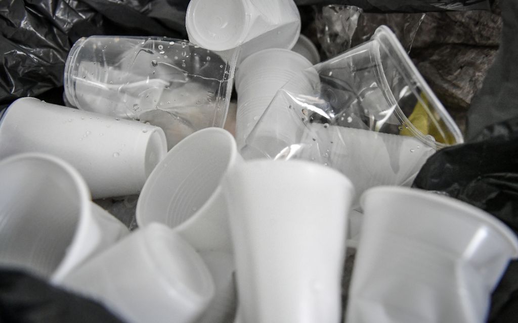 Canadá quiere prohibir plásticos desechables para finales de 2021