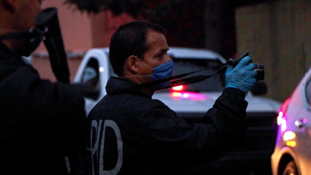 Cateos en 12 viviendas de Querétaro, detienen a 6 narcomenudistas, decomisan 16 mil dosis de droga