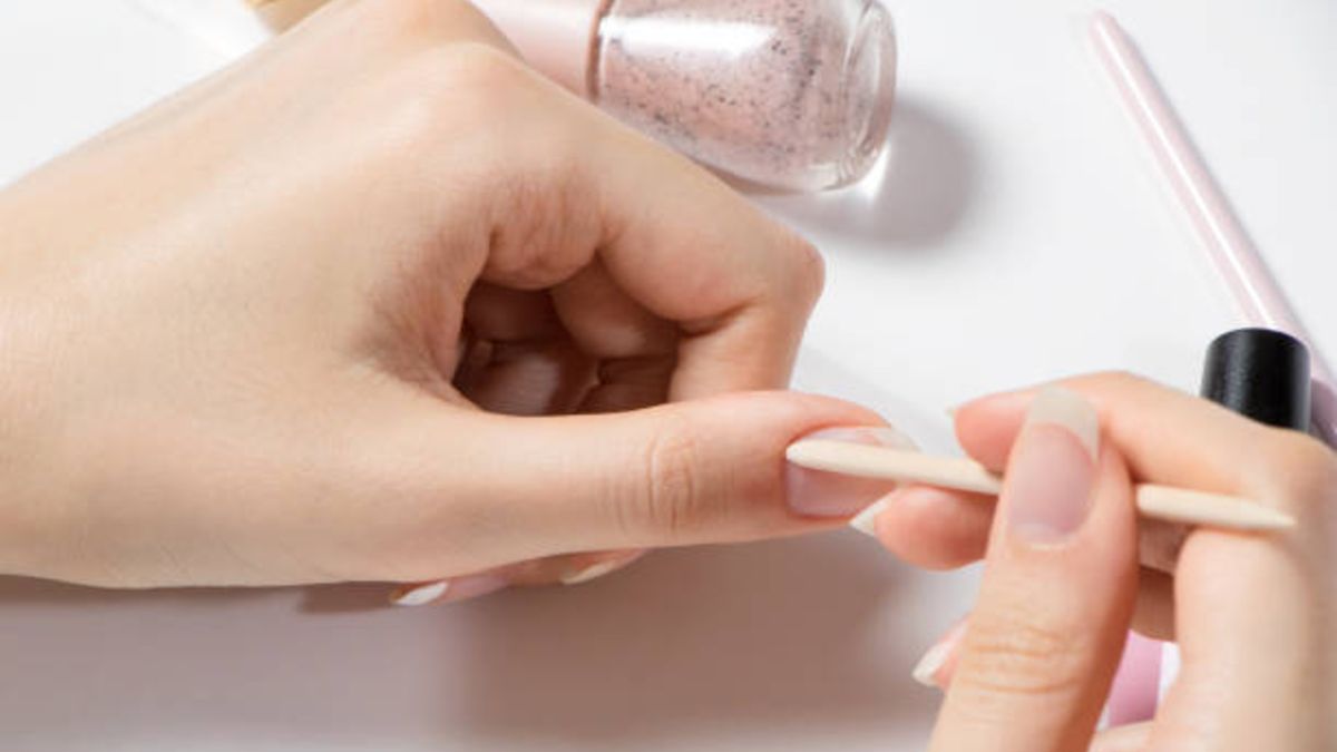 Cómo retirar las cutículas de las uñas en tres pasos