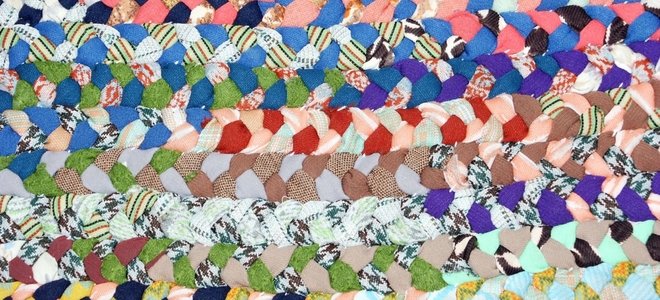 alfombra de trapo tejida de colores