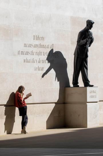 Estatua en homenaje a George Orwell, en Londres. 