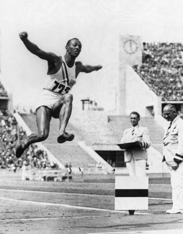 Jesse Owens ganó el oro salto en los Juegos Olímpicos de 1936 celebrados en Berlín.