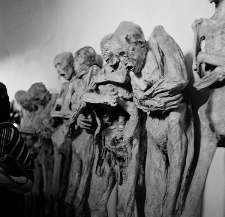 Cuerpos momificados naturalmente en el Museo de las Momias en Guanajuato (México) en una imagen de 1952