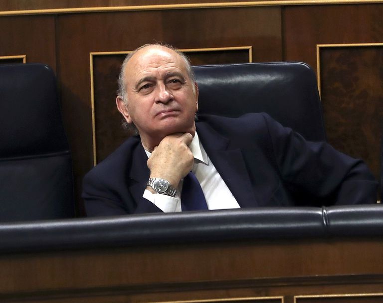 Jorge Fernández Díaz, en el banco azul del Congreso de los Diputados en octubre de 2016, cuando aún era ministro del Interior.