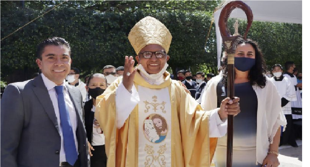 Fidencio López Plata asume como X Obispo de Querétaro, lo recibe con gozo feligresía queretana