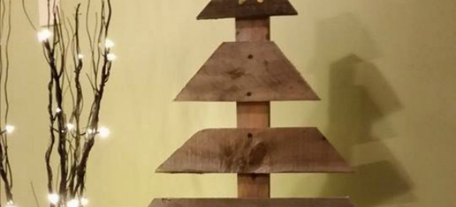 Hacer un árbol de navidad rústico de madera reciclada