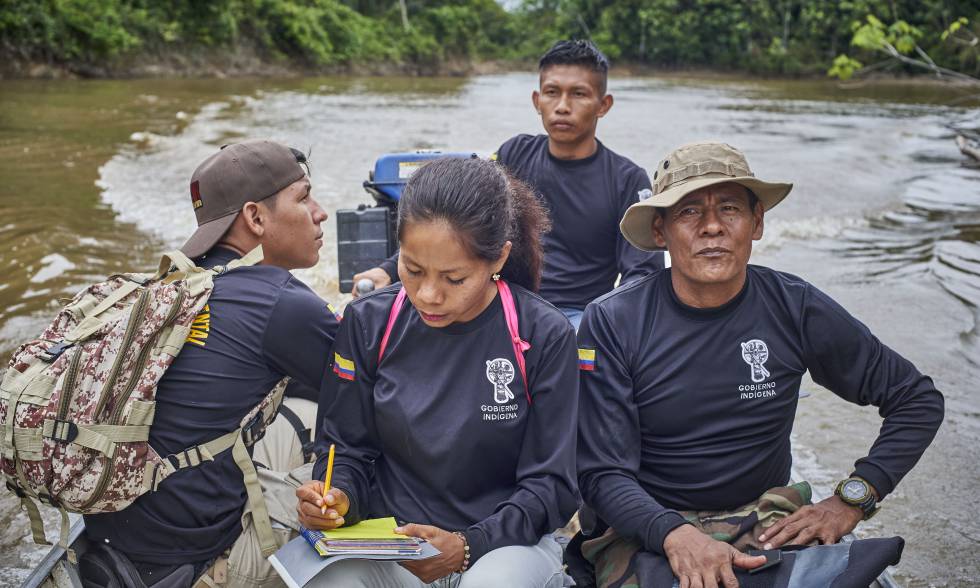 Integrantes de la G.I.A. durante una recorrida de rutina por el río Amacayacu, cerca de la comunidad de San Martín. Pincha en la imagen para ver la fotogalería.