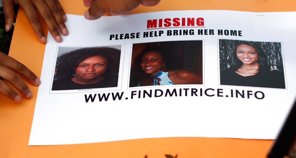 Cartel de búsqueda de Mitrice Richardson colocado en Malibú en 2009.
