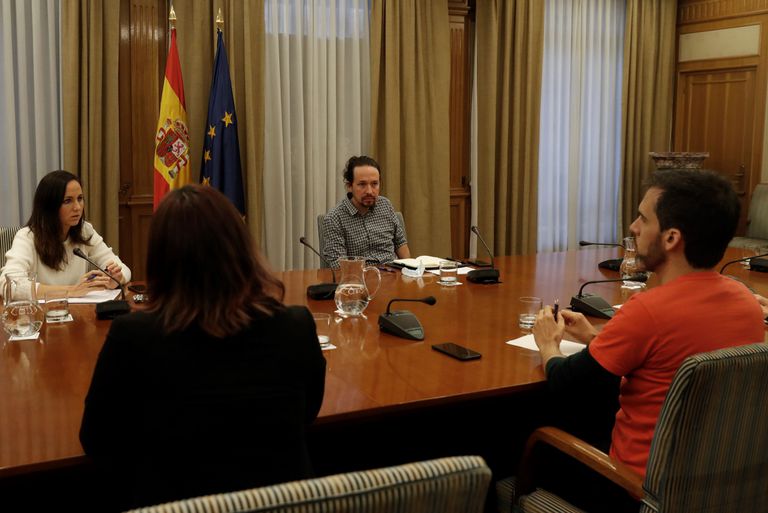 Pablo Iglesias mantiene un encuentro con representantes de diferentes sindicatos de inquilinos, este viernes en Madrid.