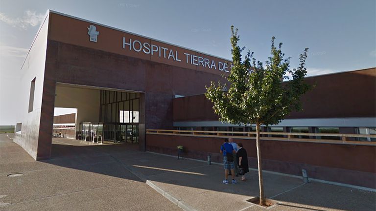 Entrada al hospital Tierra de Barros en Almendralejo (Badajoz).