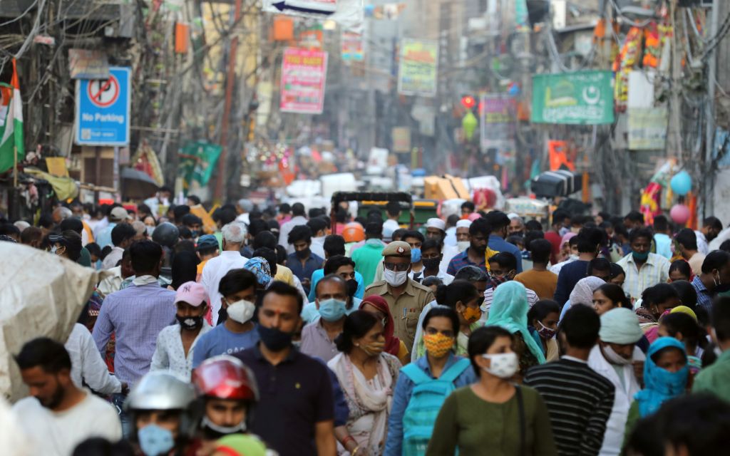 Mitad de la población de India podría tener coronavirus para febrero