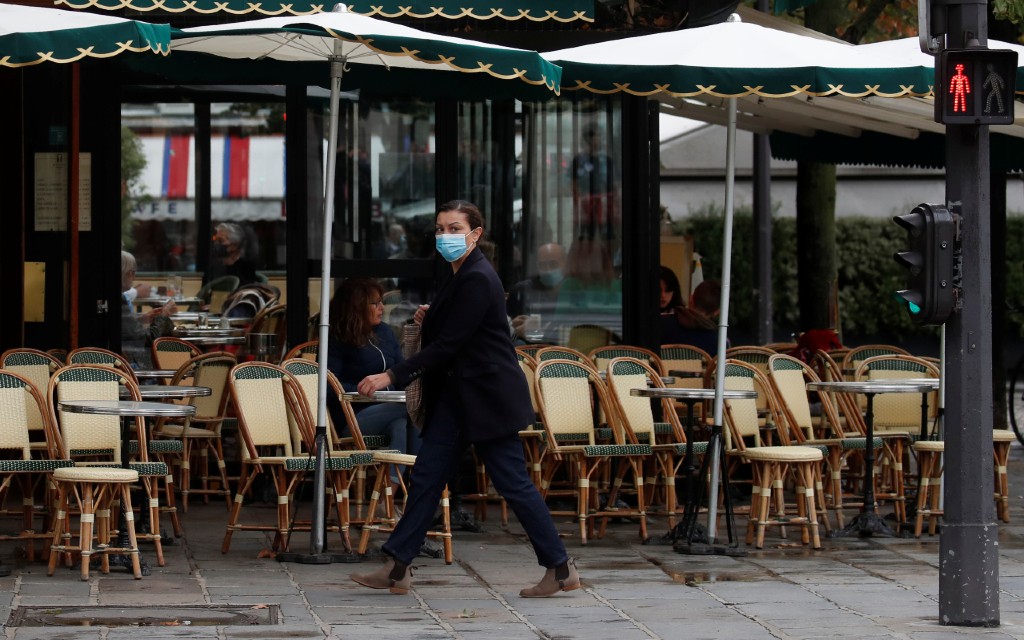 París cierra bares, gimnasios y piscinas por dos semanas, para contener rebrote de coronavirus