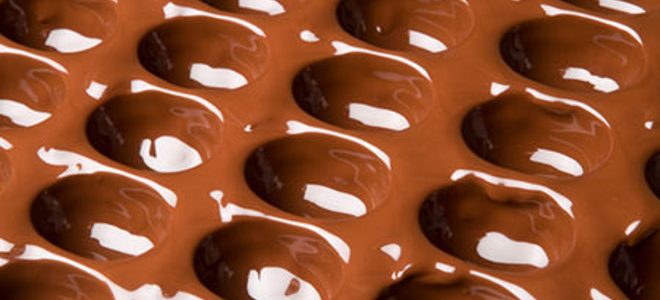 Regalos de chocolate caseros: corteza de almendra fácil y chocolates moldeados