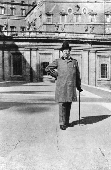 Oscar Wilde retratado en la plaza San Pedro durante uno de sus viajes a Roma.