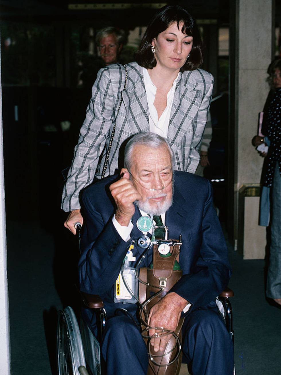 Anjelica Huston con su padre John Huston en 1986. Él fallecería un año después.