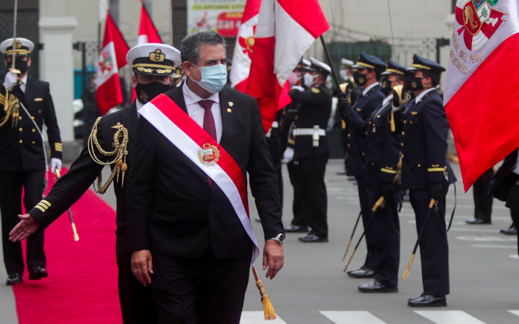 Merino asume Presidencia de Perú; promete ‘unidad nacional’