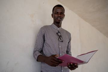 Cheikh Sidati, de 19 años y alumno del liceio Tassiniere de Gandiol. Quiere ser geógrafo y no está de acuerdo con la inmigración clandestina.