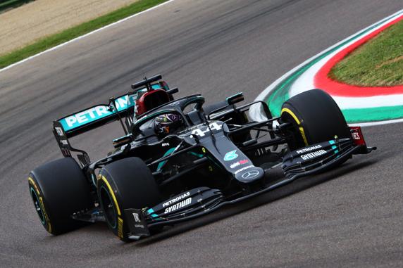 Lewis Hamilton, con su Mercedes