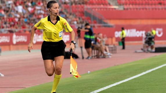 Guadalupe Porras, la primera árbitra que actúa como juez asistente en la máxima categoría de nuestro fútbol