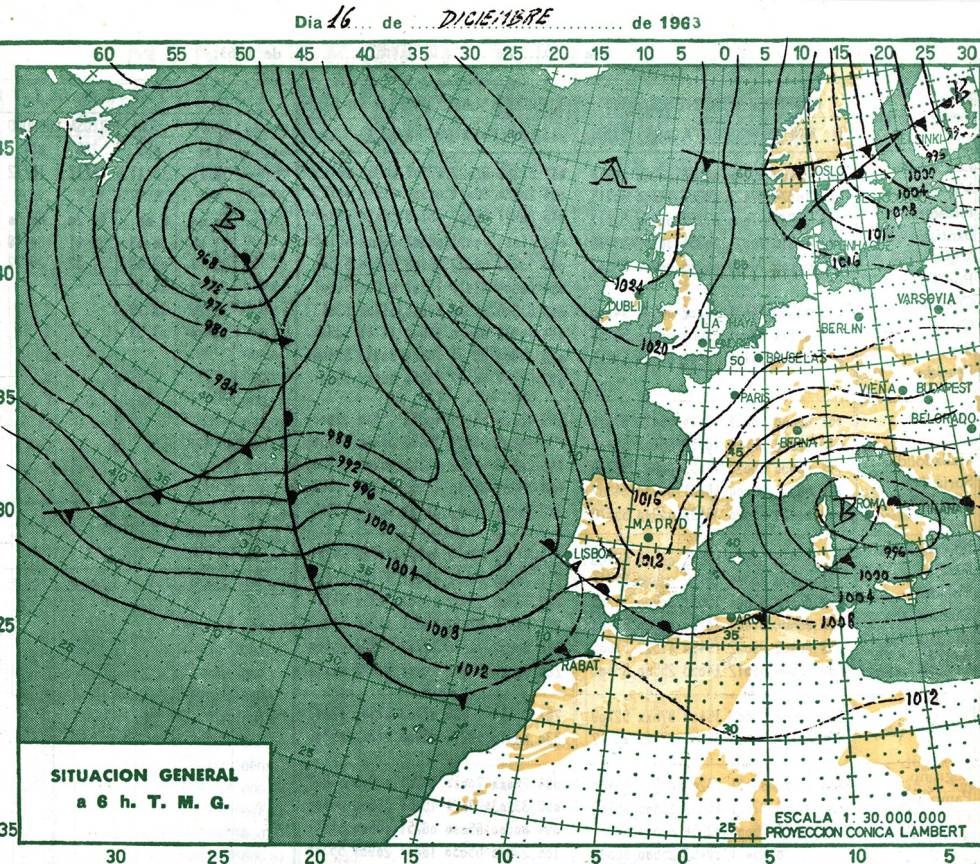 Mapa meteorológico de la víspera del día del récord. Buena parte de España estaba bajo los efectos de un temporal de nieve merced a una entrada de aire polar impulsado por un gran anticiclón cerca de Islandia y una borrasca en el Mediterráneo.