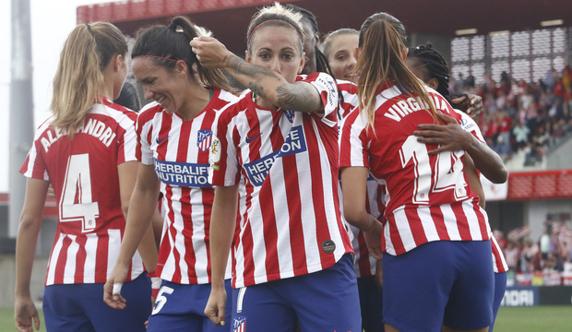 Sosa celebrando un gol con el Atlético Femenino