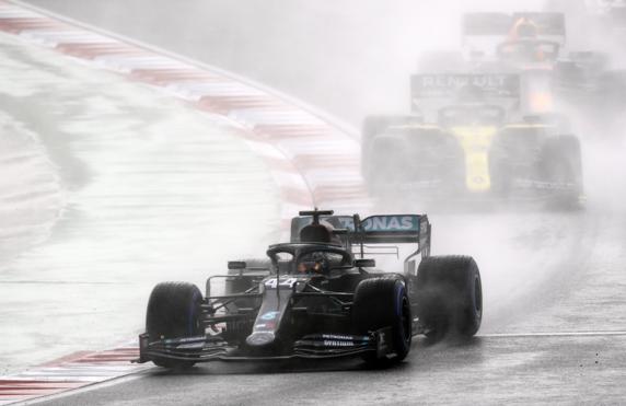 Lewis Hamilton sufrió al inicio pero supo gestionar la situación a la perfección