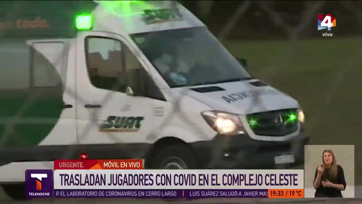Luis Suárez abandonó la concentración uruguaya en ambulancia