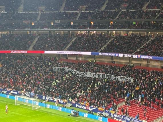 Pancarta en el Wanda Metropolitano contra Griezmann
